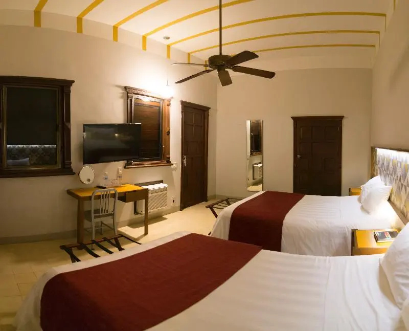 Superior Double room with balcony (full double bed)