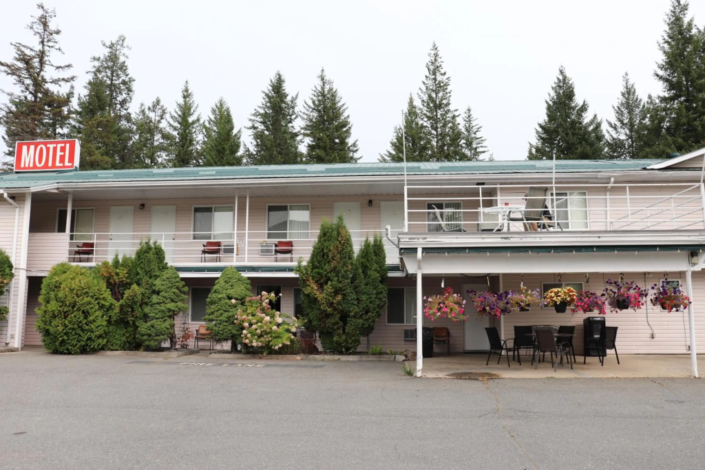 Clearwater Country Inn & RV Park