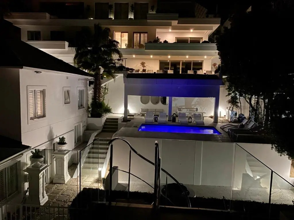 Clifton YOLO Spaces – Clifton Beachfront Apartments