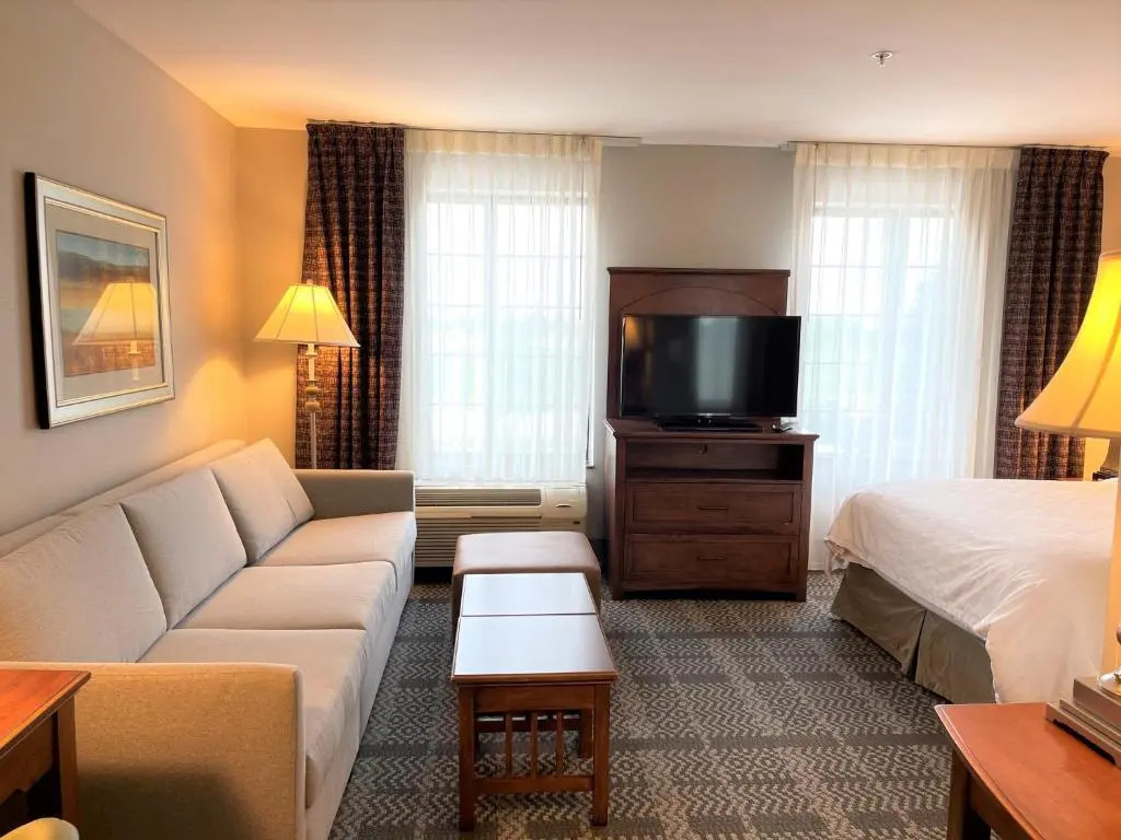 Staybridge Suites Milwaukee West-Oconomowoc by IHG - Chambres