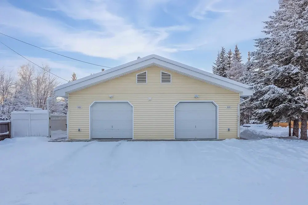 2BR Home w/ Fireplace, Streaming, Dogs Allowed