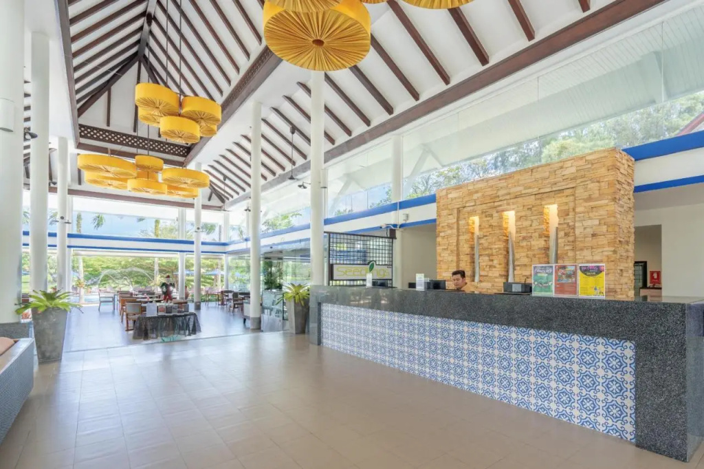 Lobby & Reception