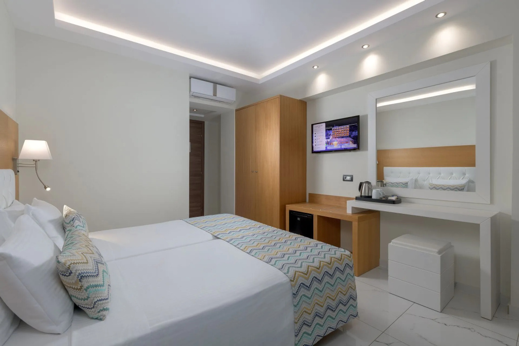 Standard Double room with sea view (full double bed)