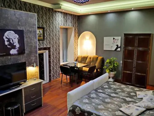 Golden Point Apartments