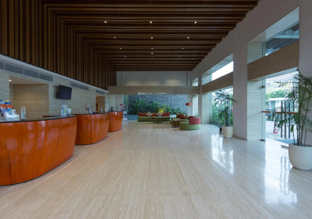 Lobby & Reception