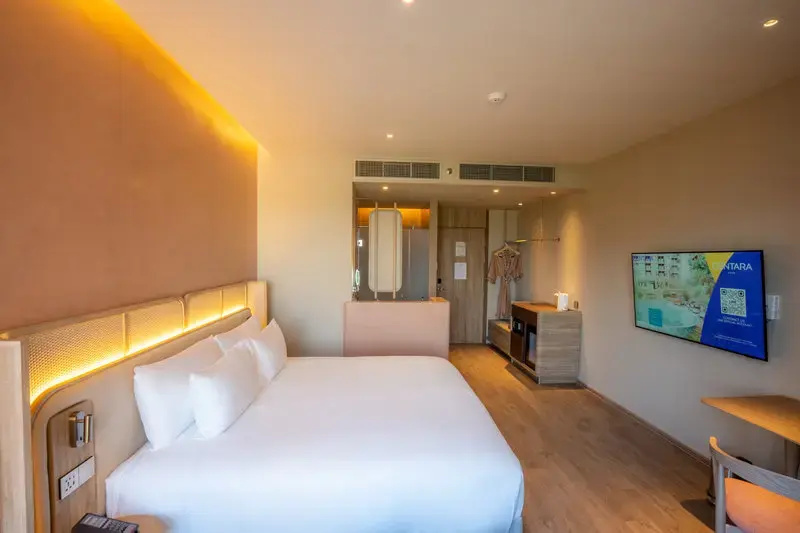 Deluxe room with pool view