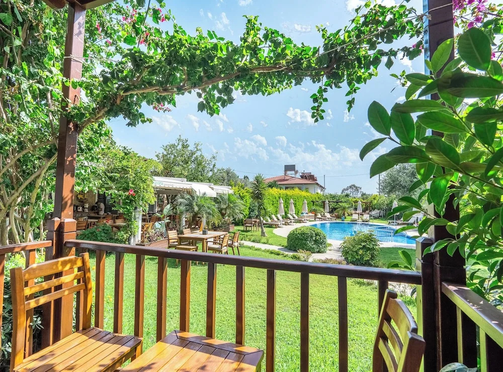 Superior room with pool view