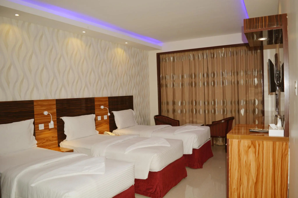 Standard Triple room