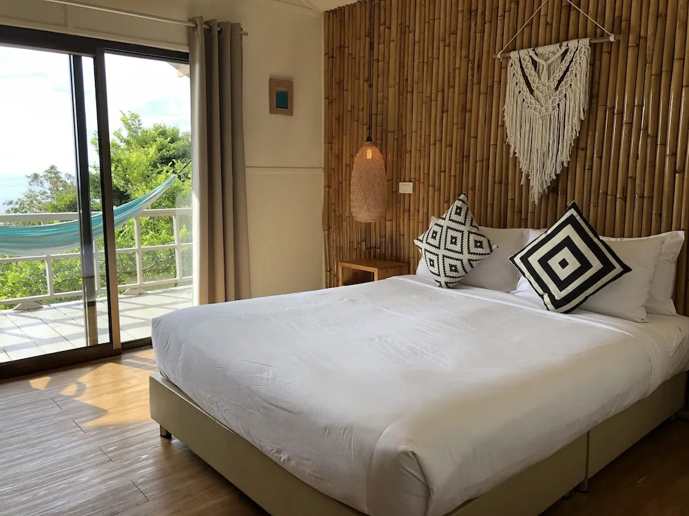 Bungalow with balcony and with sea view