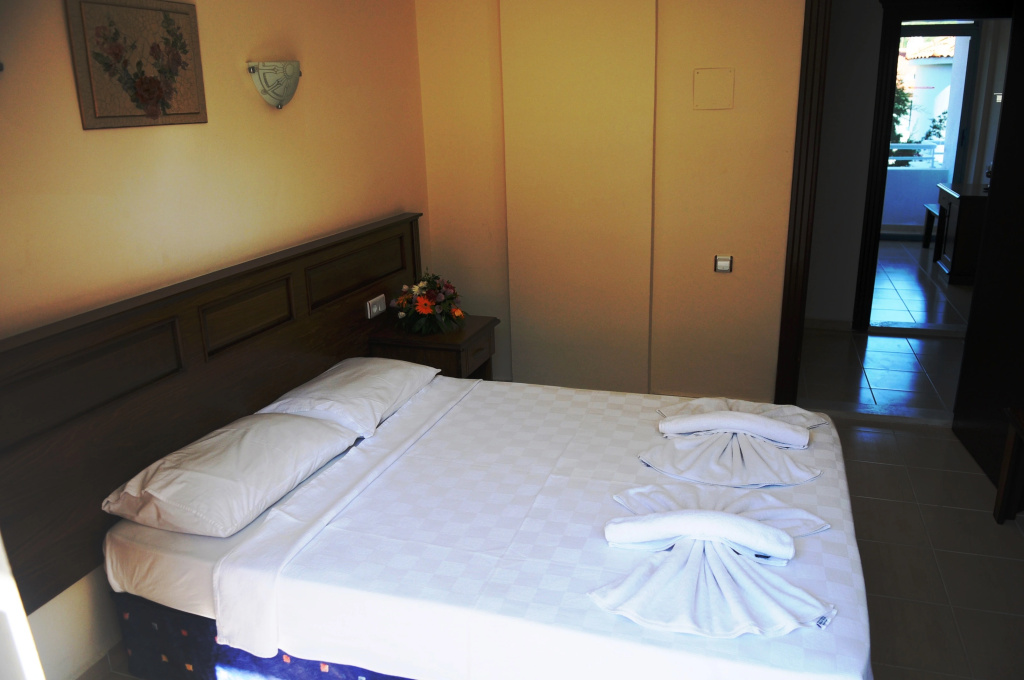 Navy Hotel — 4