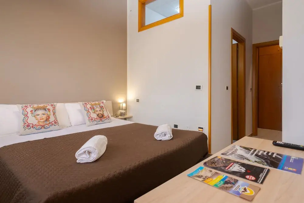 Standard Double room with sea view (full double bed)