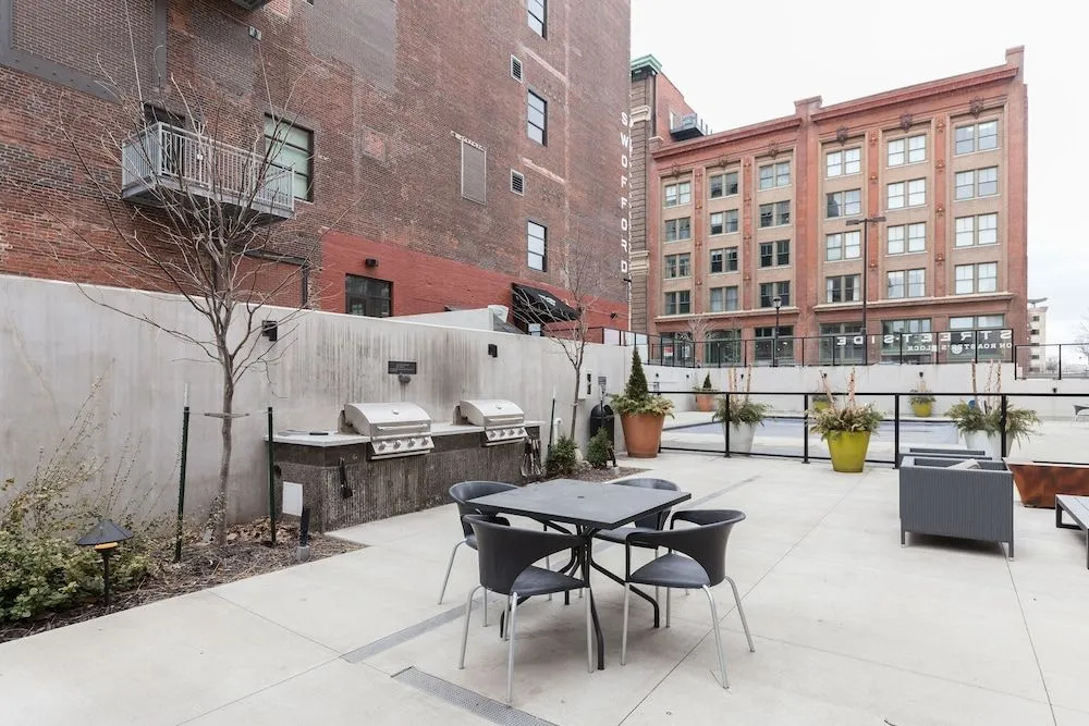 Spacious 1BR with Free Parking | Zen@Boss