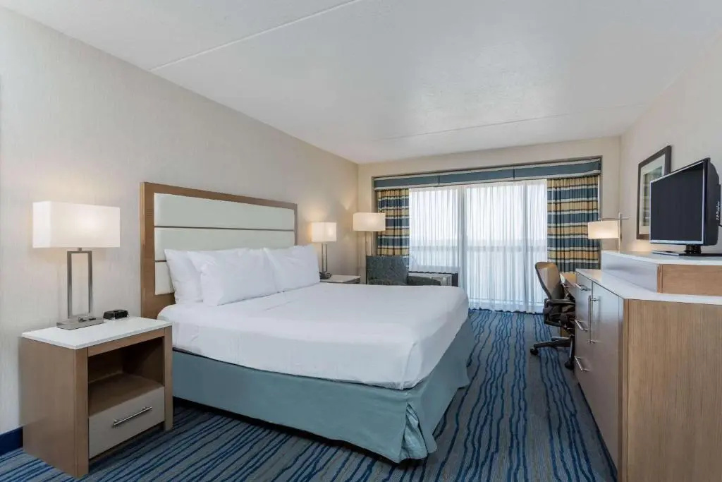 Wyndham Virginia Beach Oceanfront Room Type - Double room (full double bed)