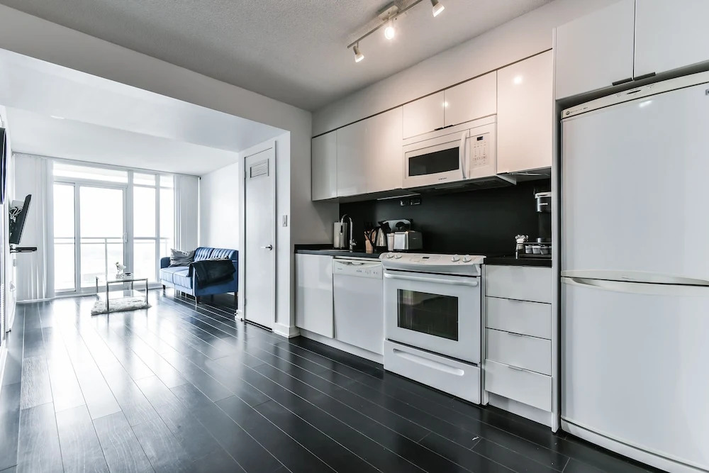 Iceboat Terrace Luxury Condos - фото 22