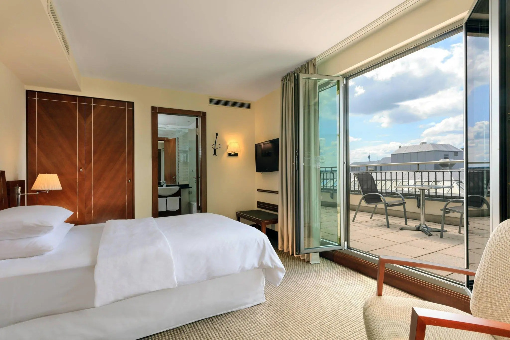 Classic Double room (full double bed)