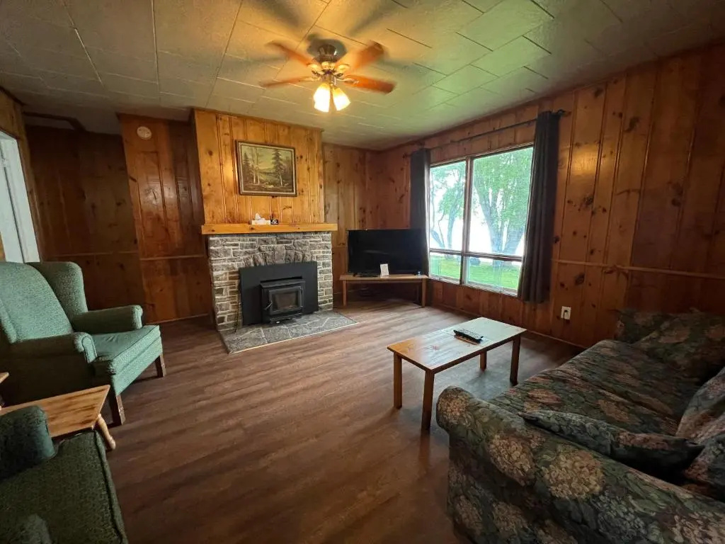 3 Bedrooms Cottage with lake view
