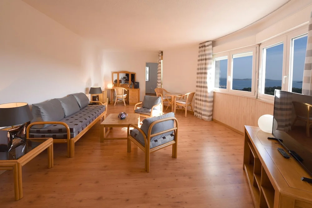 2 Bedrooms Suite with balcony