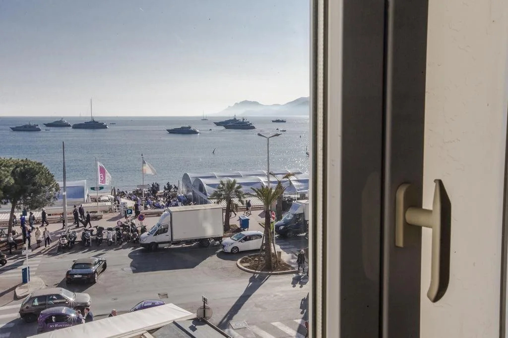 Htel Bleu Rivage