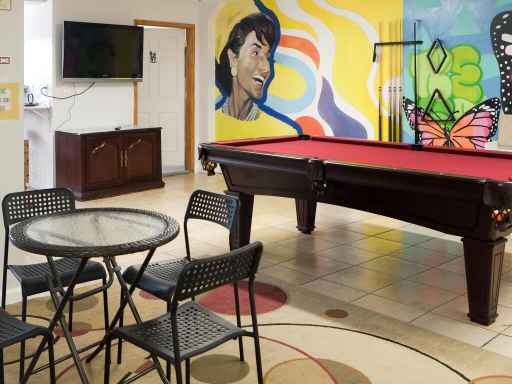 NY Moore Hostel - 10
