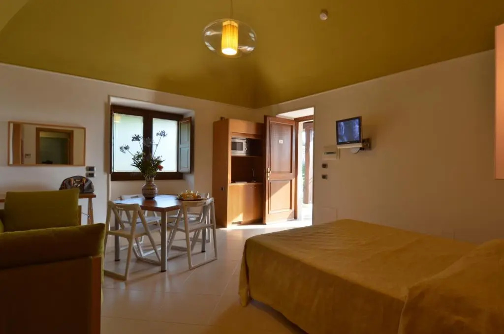 Villa Diomede (in the Dependance 400 mt. far) with Kitchenette Family room