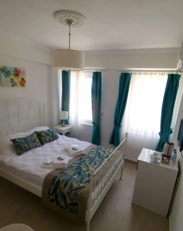 Standard Double Basement room with sea view (full double bed)