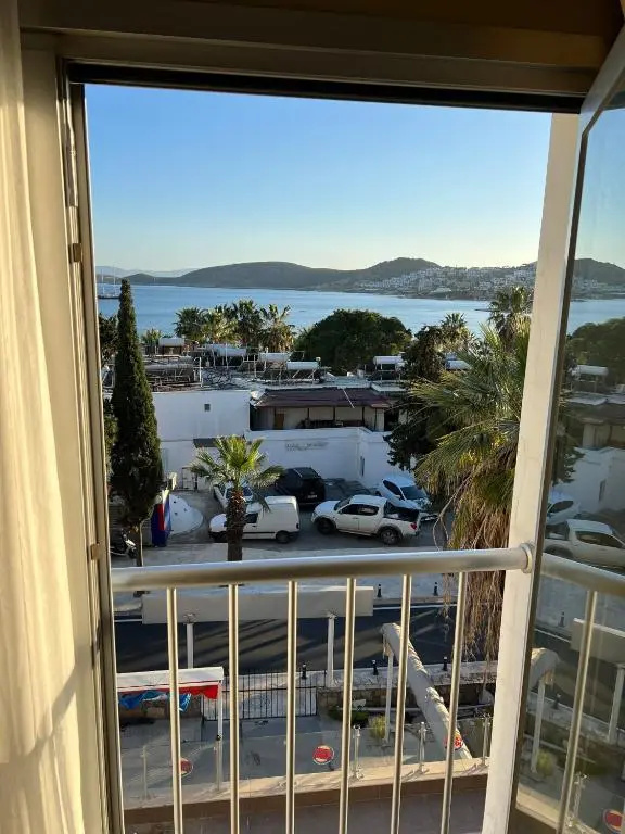 Deluxe Double room with sea view (full double bed)