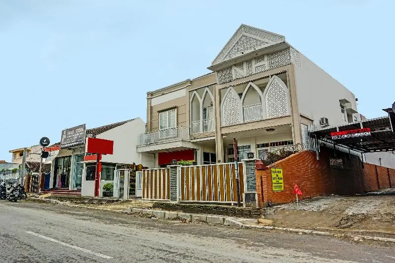 Oyo 91812 Nh Kost Syariah