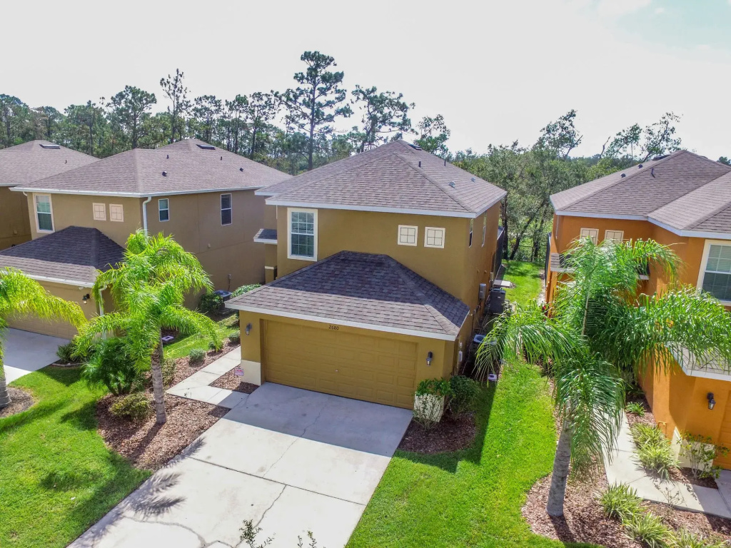 4 bed House/w pool & Garage