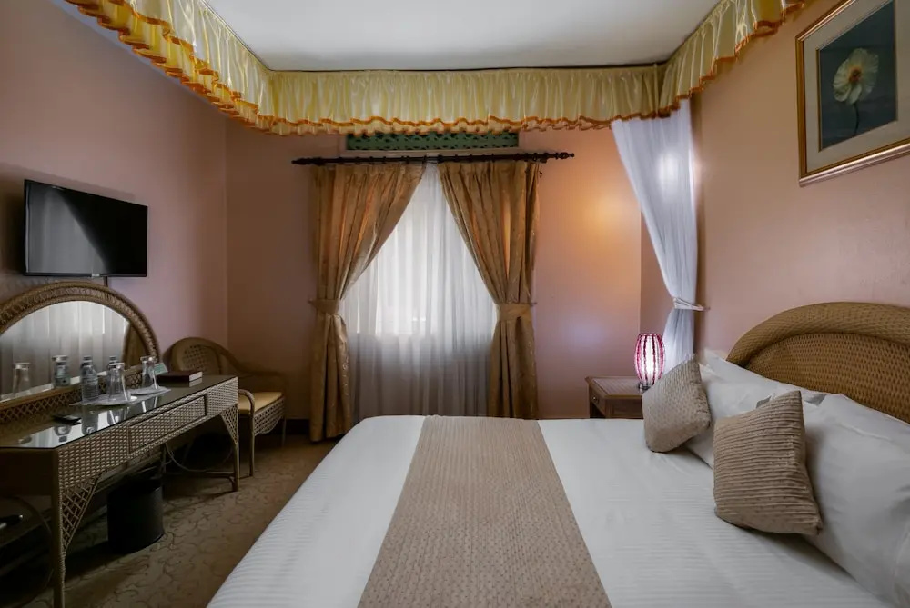 Executive Double Suite full double bed