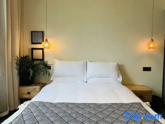 Xiaozhongshan River View Homestay (Chongqing Longmenhao Laojie)