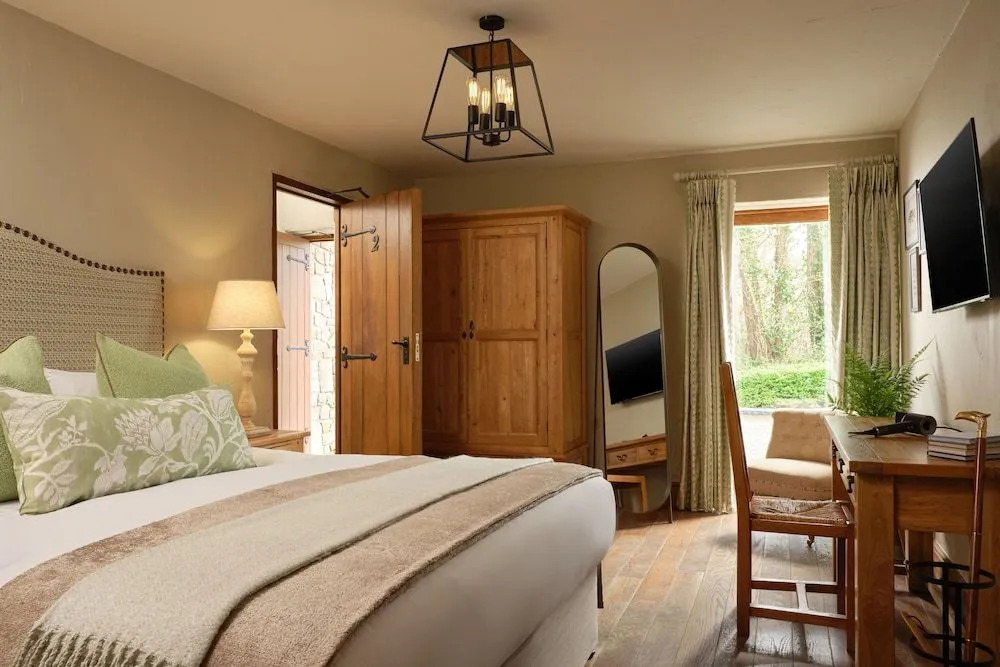 Newbridge on Usk by null