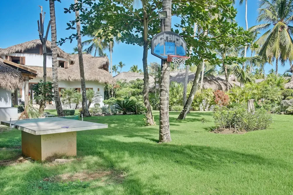 Beachfront Oasis Pool Chef Hskp Sleeps 22