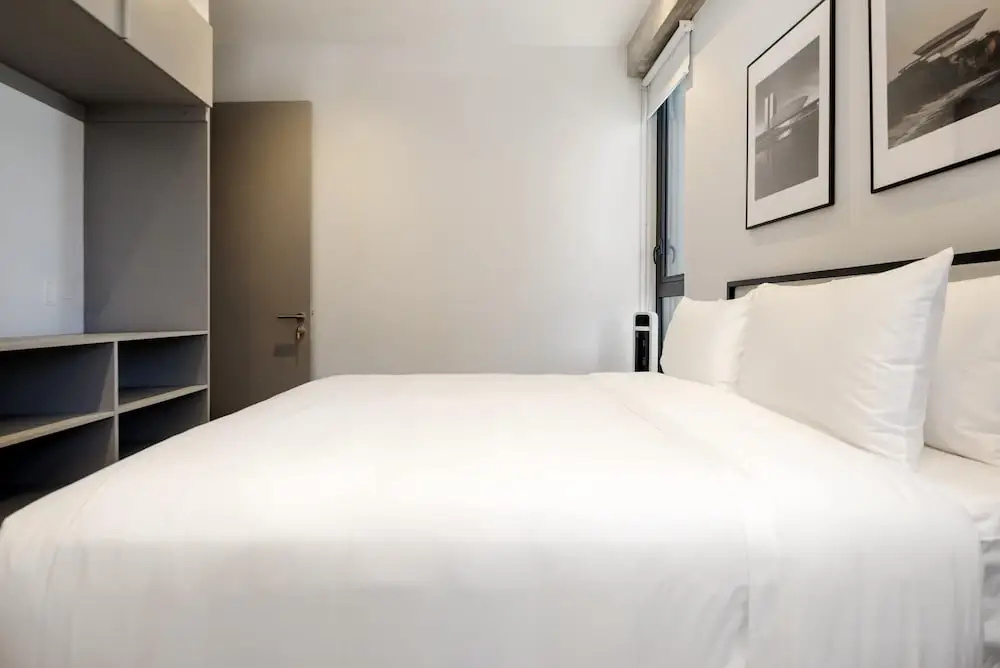 w Deluxe 3BR w Balcony in Interlomas