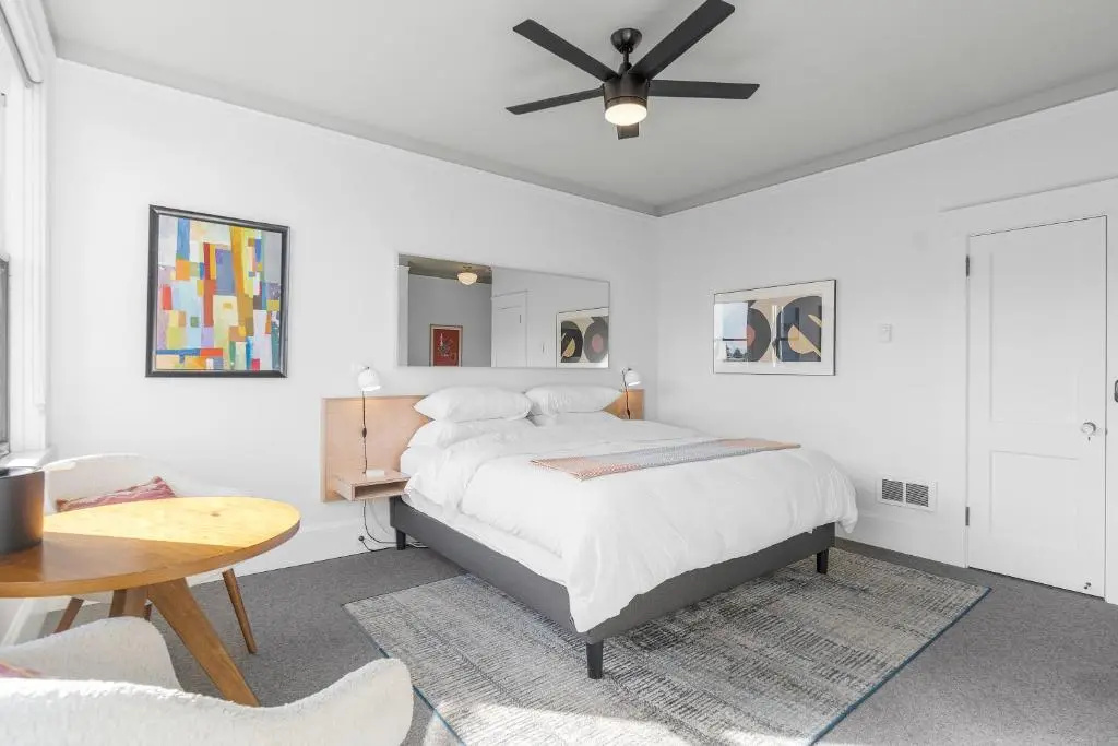 Double Suite (full double bed)