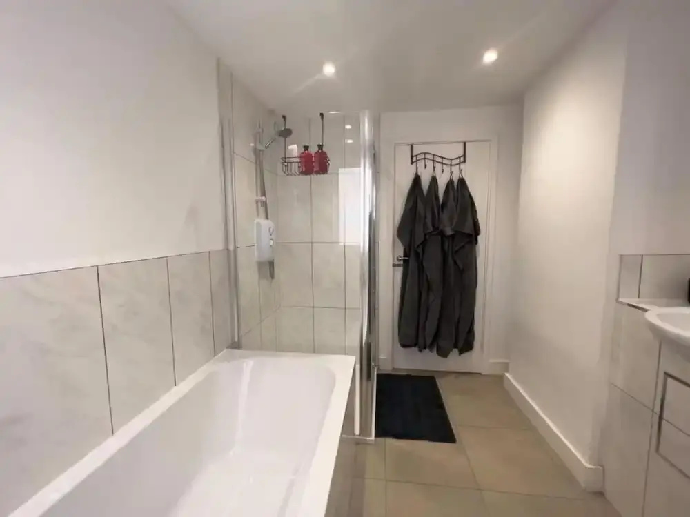 Apartmentsleeps8-wifi-famillyfriendly-citycentre - фото 7