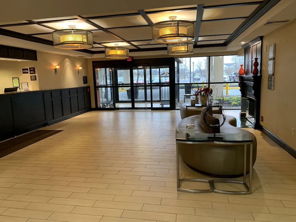 Lobby & Reception