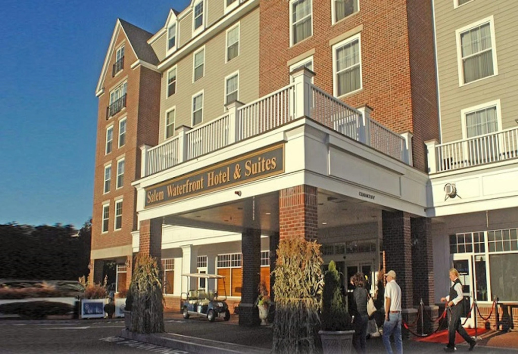 Salem Waterfront Hotel & Suites