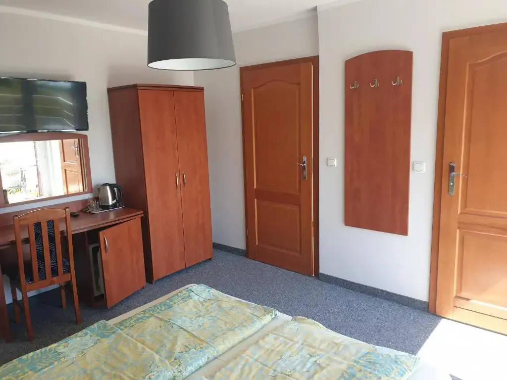 Standard Double room with lake view (full double bed)