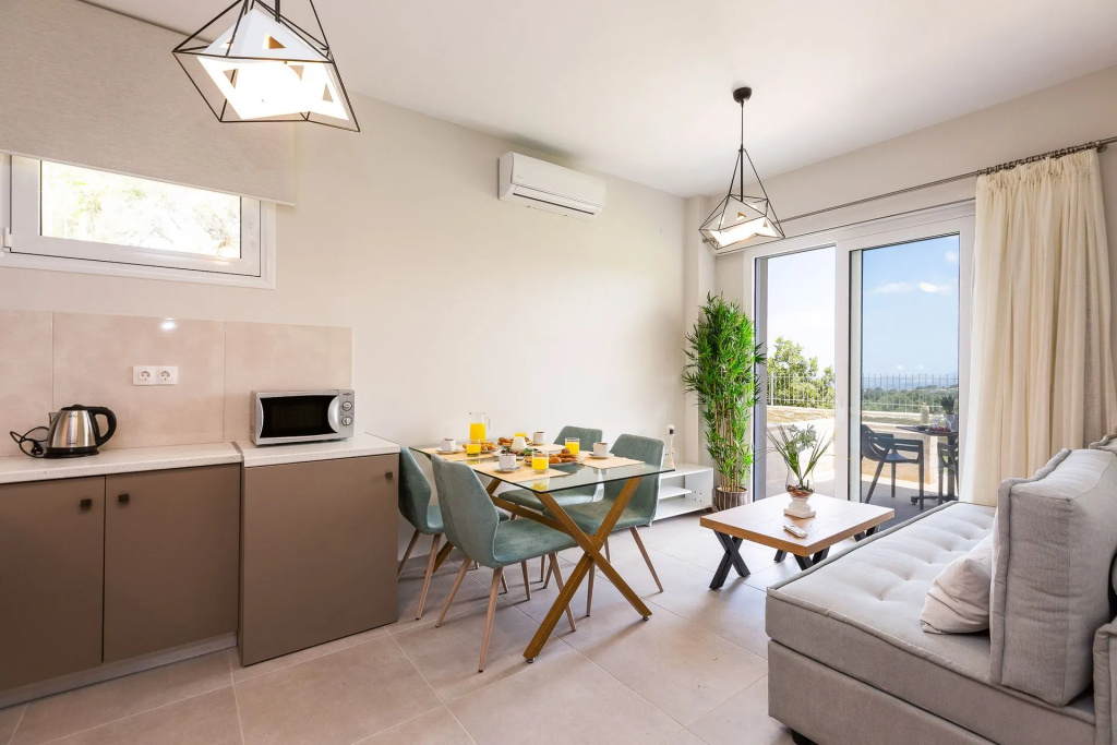1 Bedroom Basement Apartment with sea view
