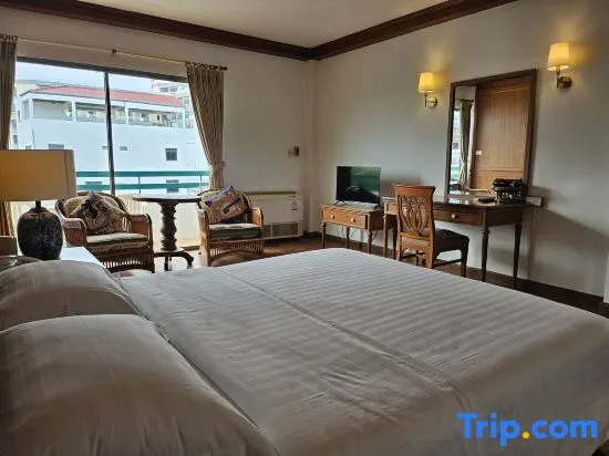 Двухместный номер Deluxe двуспальная кровать в Sirin Hotel Hua Hin