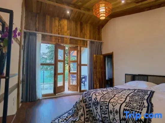 Suite with courtyard view