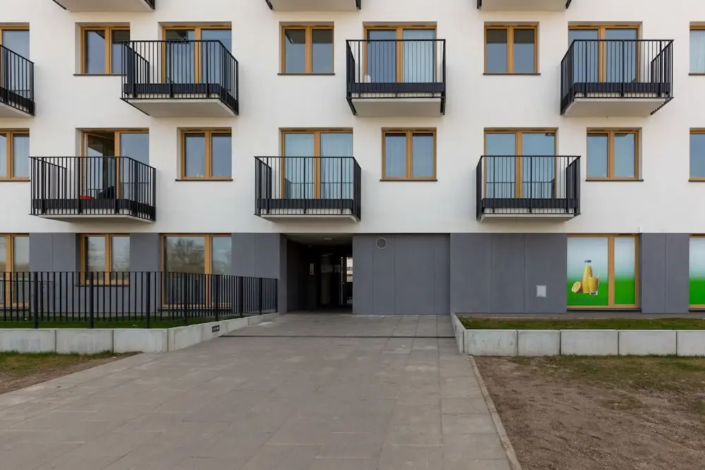 Home Factory Estate Praga Kotsisa by Renters
