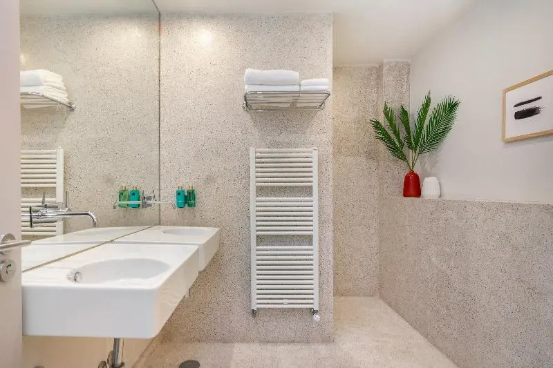 1 Bedroom Deluxe Apartment