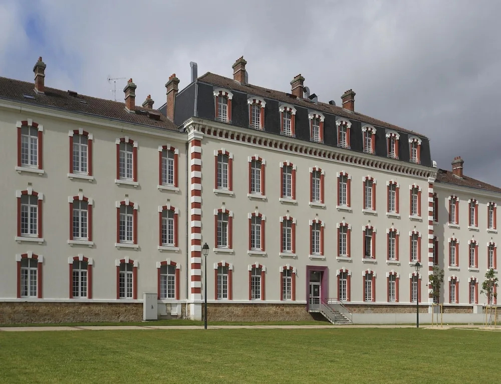 Elegant Vineyard Stay for Three