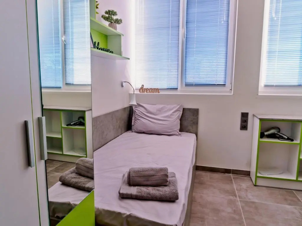 Economy room