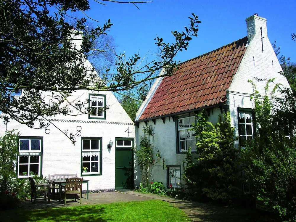 Sunlit Cottage near Sea in Nes