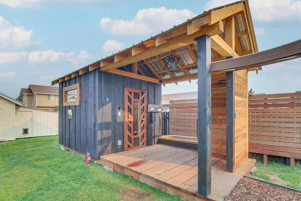 Sauna, Gas Grill & More! Belgrade Duplex