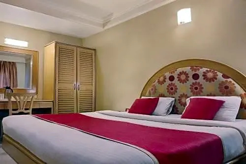 Capital O 333 Hotel Crystal Homes - Chambres