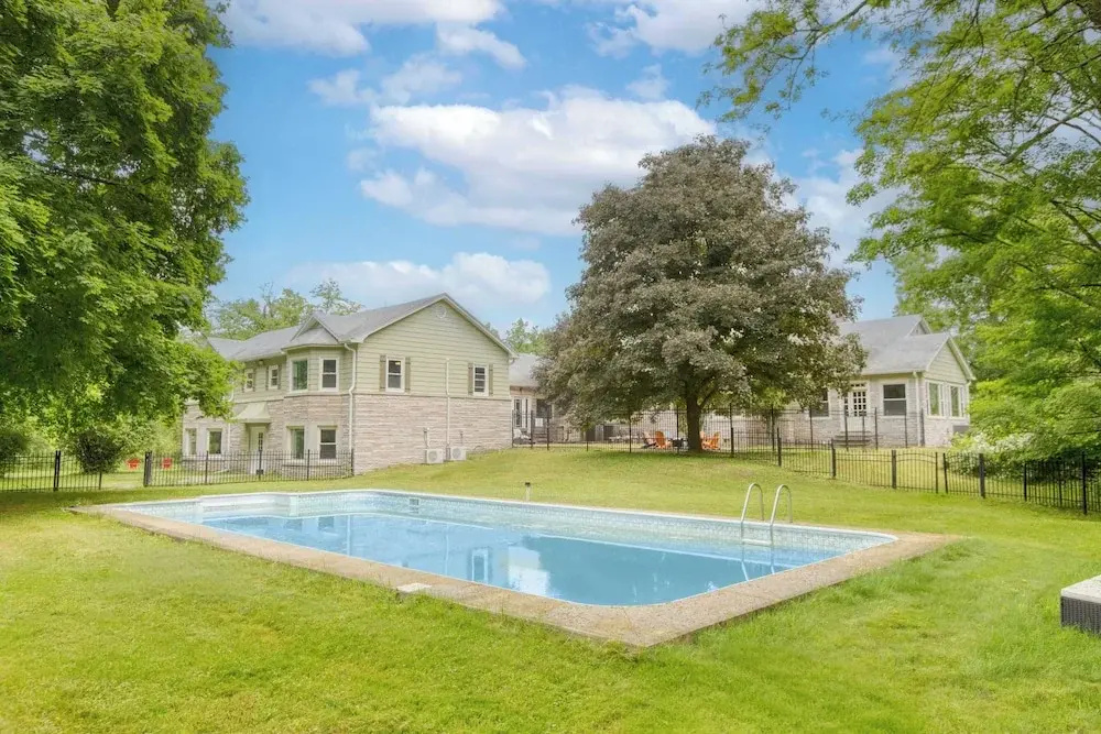 Game Farm Villa by Avantstay 10bdr, Private Pond, Spa, Pool Family-friendly