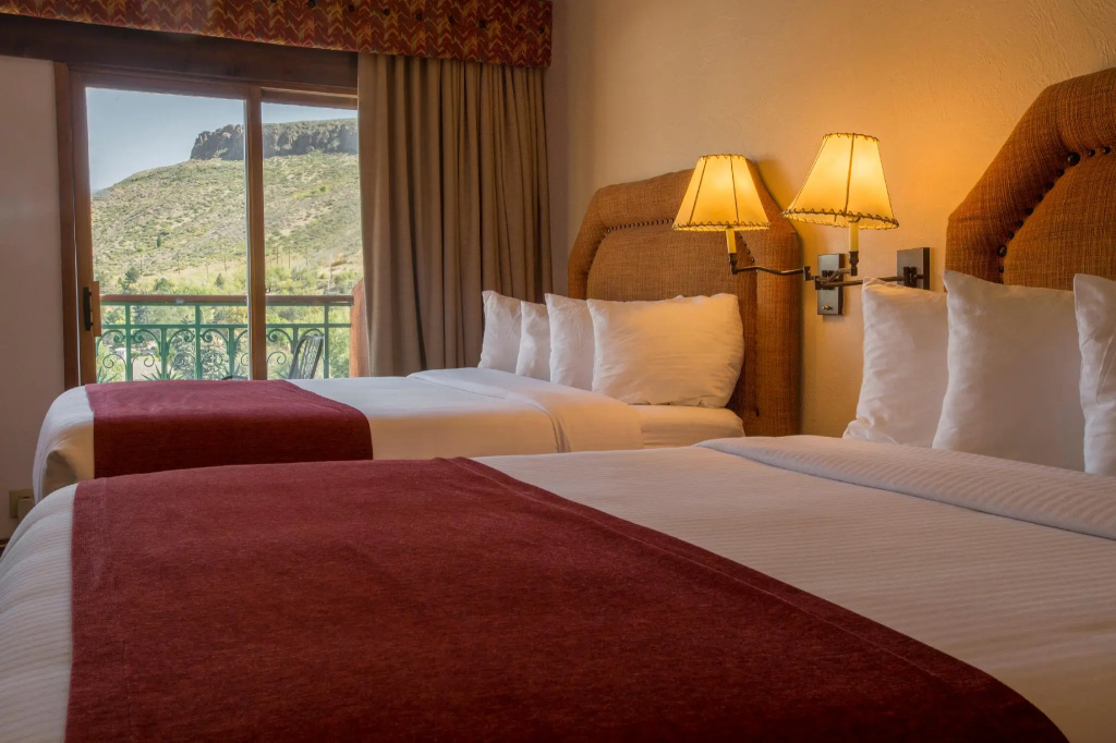 Standard Double room with balcony (full double bed)